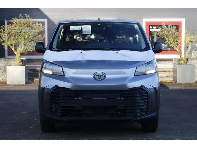 Toyota ProAce Worker 2.0 D-4D Challenger 2024 Diesel 3