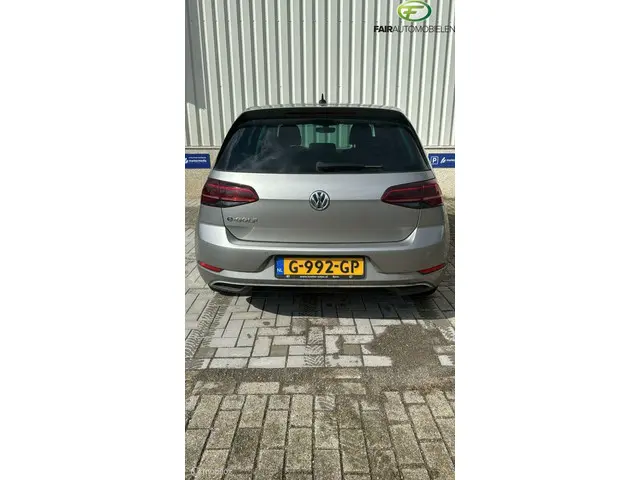 Volkswagen e-Golf 3