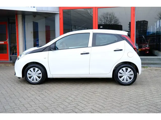 Toyota Aygo 1.0 VVT-i x 5-drs LED-dagrij 2019 Benzine 18