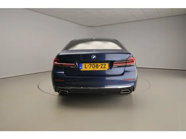 BMW 5 Serie Sedan 520i 2021 Benzine 3