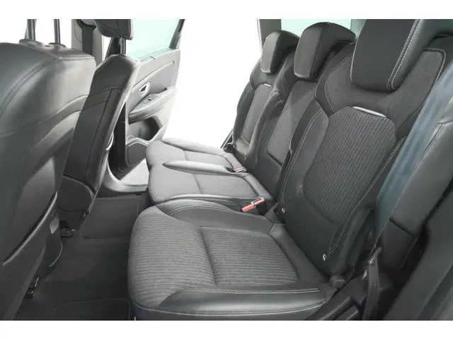 Renault Grand Scénic TCe 140 EDC Limited 2021 Benzine 31