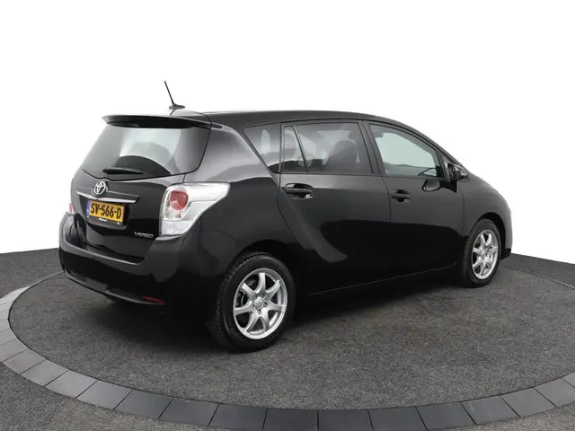 Toyota Verso 2