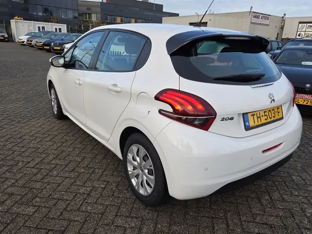 Peugeot 208 1.2 PureTech/NAVI/APPLE CARPLAY 2018 Benzine 8