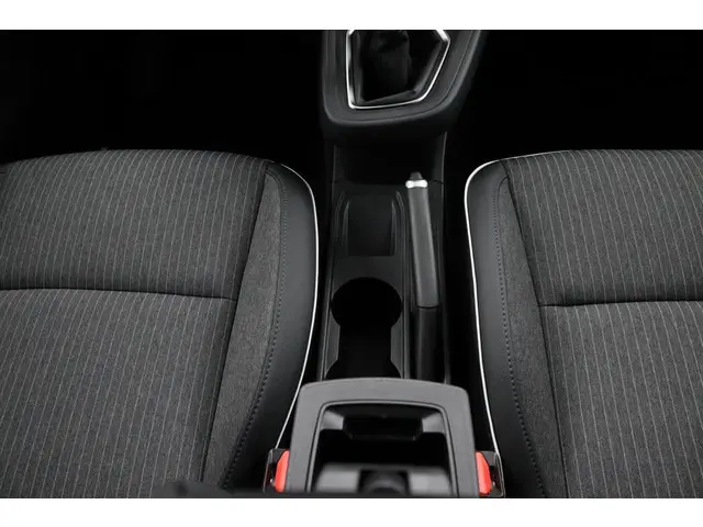 Mitsubishi Colt 1.0T MT First Edition 2024 Benzine 37