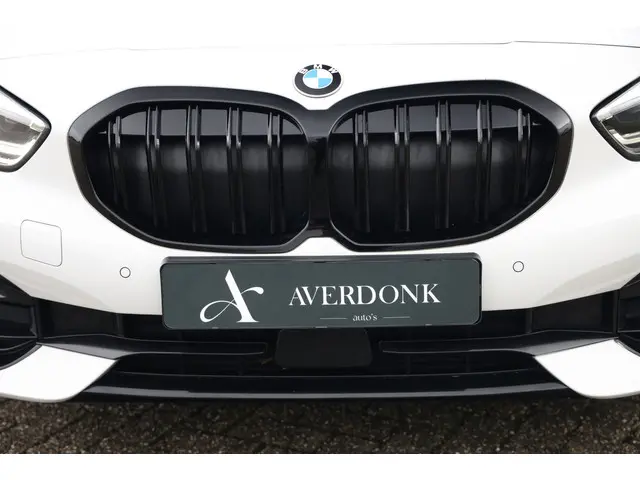 BMW 1 Serie 118i Executive Sportline Aut. 2021 Benzine 7