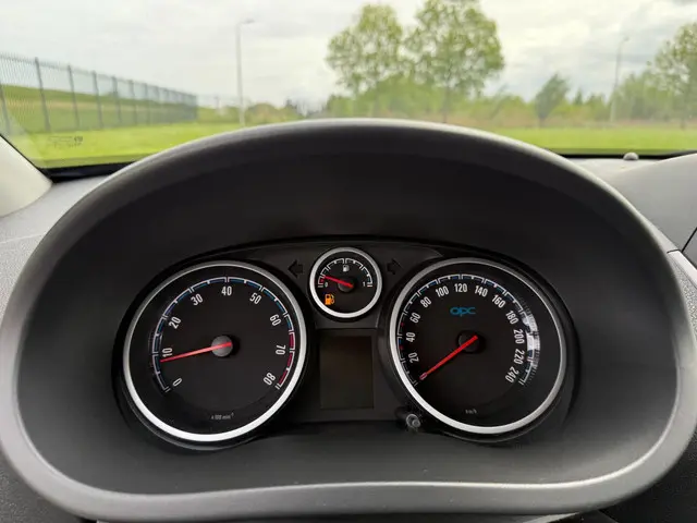 Opel Corsa 1.6-16V Turbo OPC 2012 Benzine 13