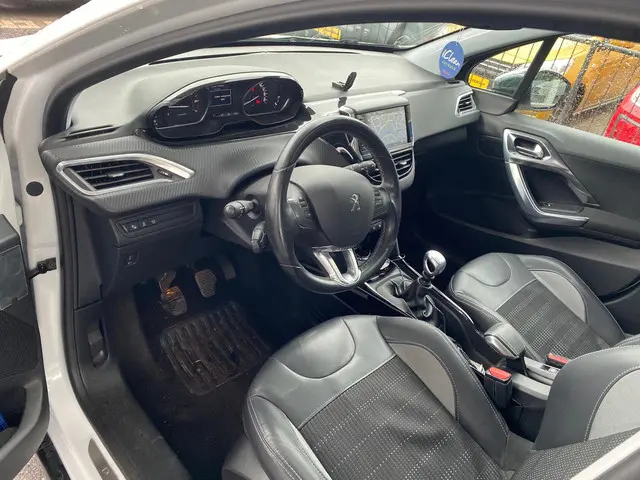Peugeot 2008 1.2 PureTech Allure 131pk 2015 Benzine 3