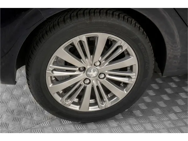 Peugeot 208 1.2 PureTech Signature 2019 Benzine 31