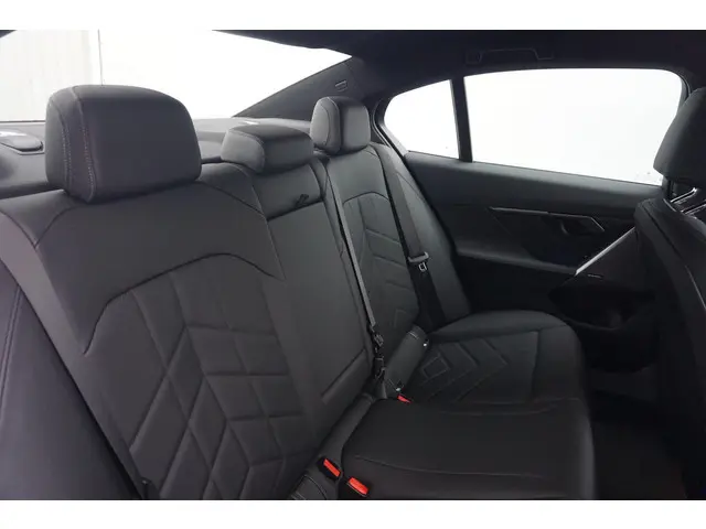 BMW 5 Serie Sedan 520i 2025 Benzine 12
