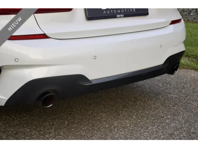 BMW 3 Serie 320i High Executive 2022 Benzine 28