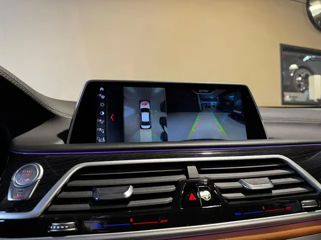 BMW 7 Serie 750i xDrive 2017 Benzine 44