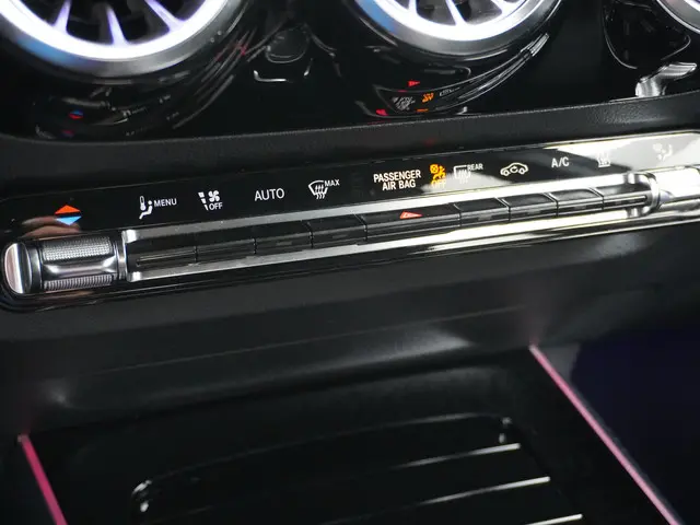 Mercedes-Benz EQA 300 4MATIC AMG Line 2023 Elektrisch 33