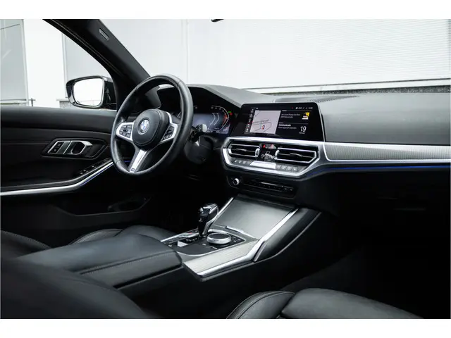 BMW 3 Serie Touring 320i M Sport High Ex 2021 Benzine 11