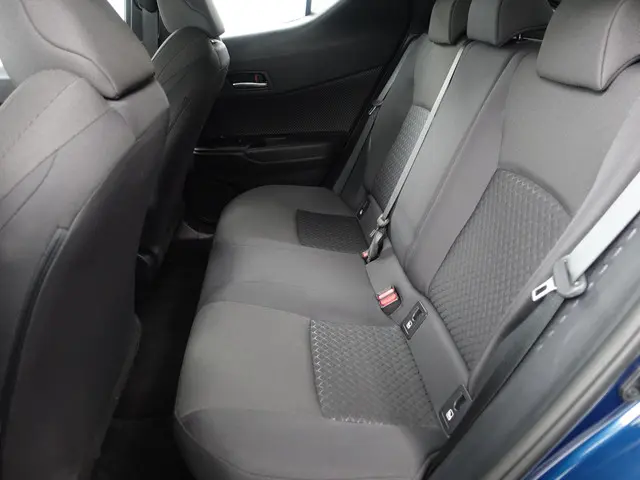 Toyota C-HR 1.8 Hybrid Active Aut- 2023 Hybride Benzine 19