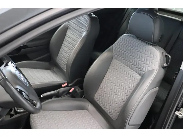 Opel Corsa 1.4-16V Cosmo | Direct beschikbaar! 2013 Benzine 8