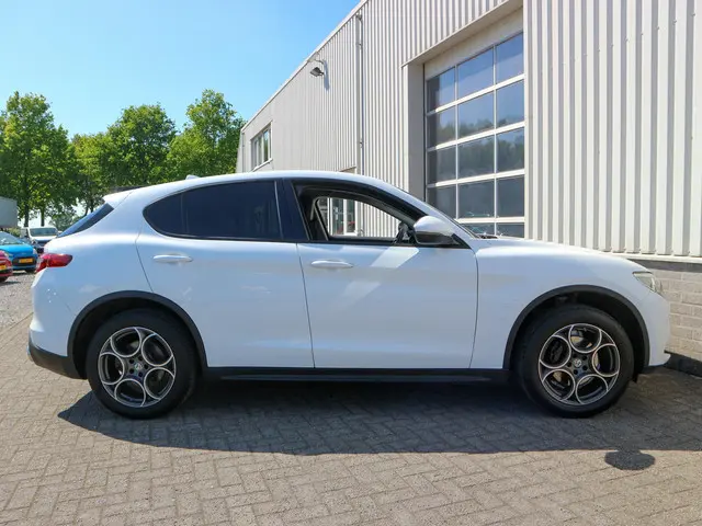 Alfa Romeo Stelvio 2.0 T AWD 2018 Benzine 12