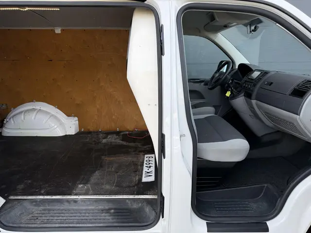 Volkswagen Transporter 2.0 TDI L1H1 2014 Diesel 23
