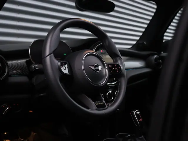 MINI 5-Deurs Cooper 2023 Benzine 13