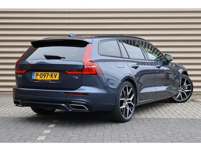 Volvo V60 T6 Recharge AWD R-Design 2022 Hybride Benzine 20
