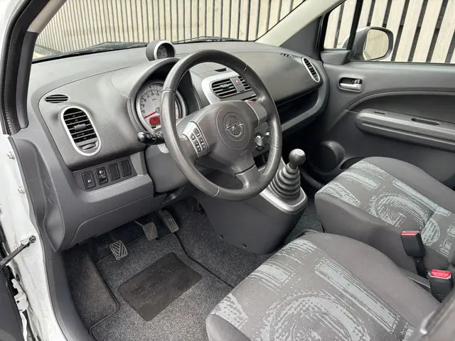 Opel Agila 1.0 Edition Dealer onderhouden! 2012 Benzine 4