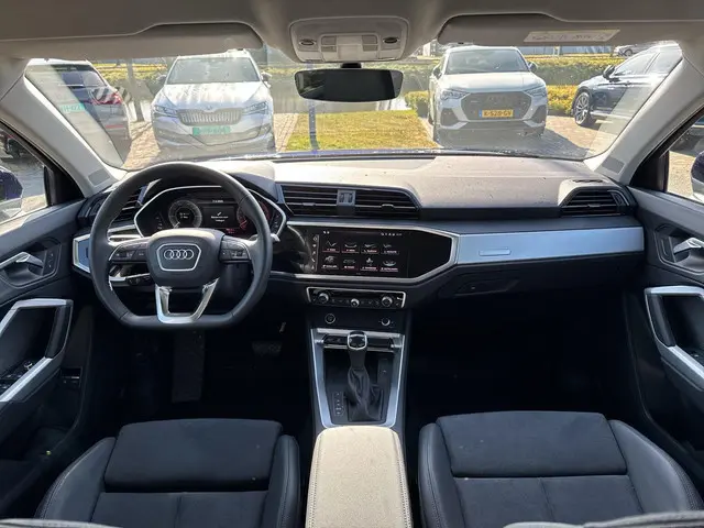 Audi Q3 45 TFSI e S edition 2024 Hybride Benzine 10