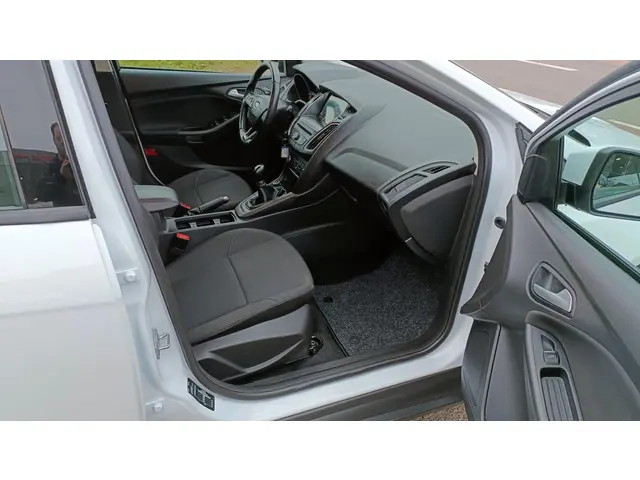 Ford Focus Wagon 1.0 Lease Edition 2018 Benzine 16