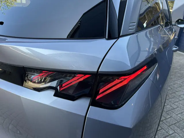 Peugeot 5008 1.2 Hybrid 145 GT 2025 Hybride Benzine 18