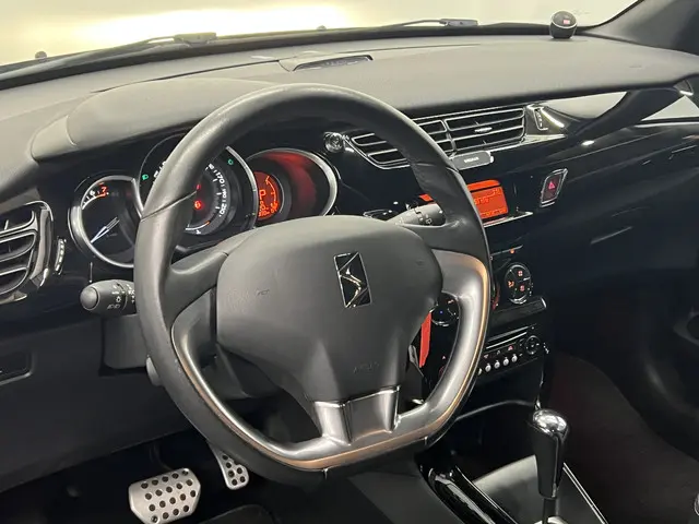 Citroën DS3 1.6 VTi So Chic 2012 Benzine 2