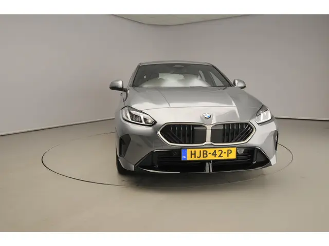 BMW 1 Serie 5-deurs 120 2025 Benzine 5