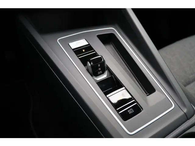 Volkswagen Golf 1.5 eTSI Life Edition 2024 Benzine 30