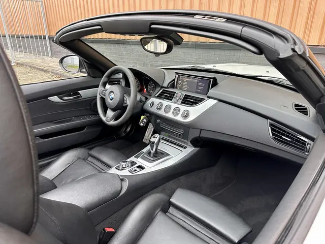 BMW Z4 Roadster sDrive18i Executive 2015 Benzine 10
