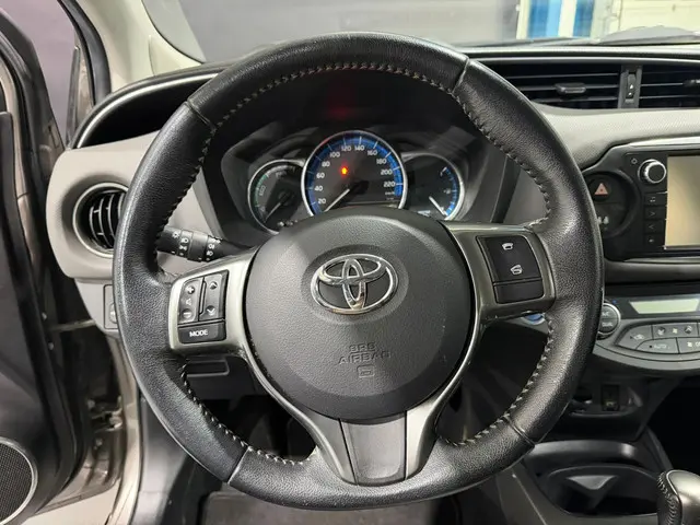Toyota Yaris 1.5 Hybrid Trend 2017 Hybride Benzine 14