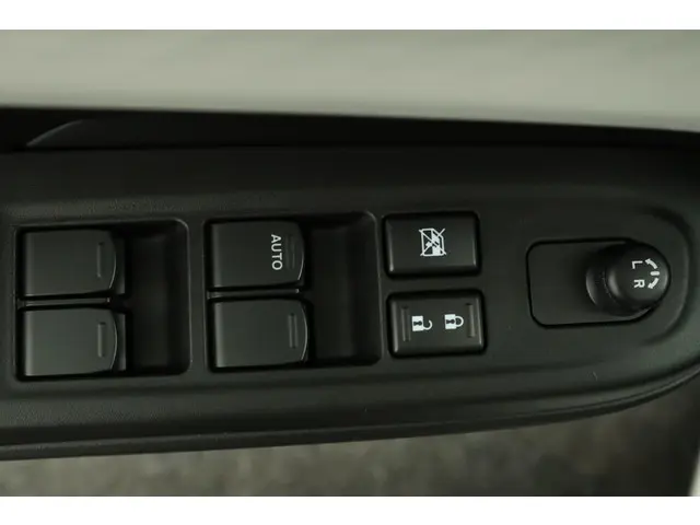 Suzuki Swift 1.2 Select Smart Hybrid 2025 Benzine 29