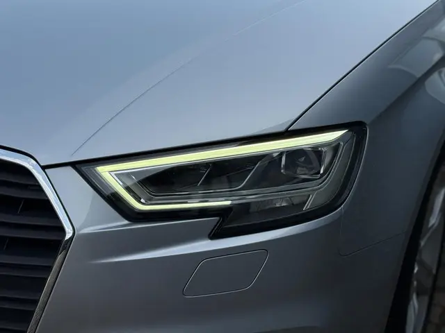 Audi A3 Limousine 30 TFSI Sport CarPlay 2018 Benzine 32
