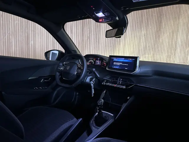 Peugeot 2008 1.2 PureTech 100 Active 2024 Benzine 3