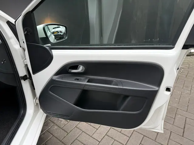 Volkswagen up! 1.0 move up! BlueMotion 2015 Benzine 27