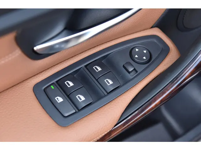 BMW 3 Serie 335i High Executive 2014 Benzine 11
