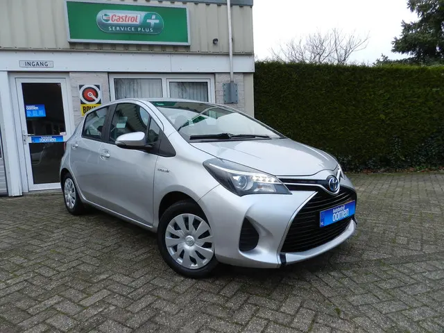 Toyota Yaris 1.5 Hybrid Aspiration 2015 Hybride Benzine 8