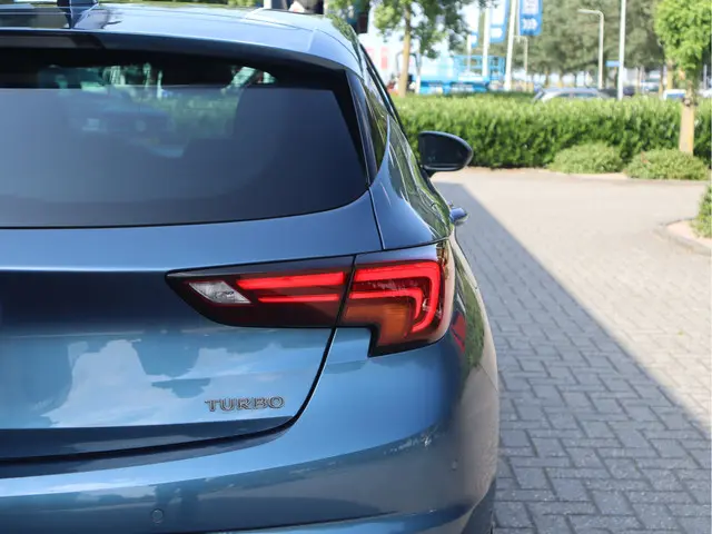 Opel Astra 1.4 150 PK Innovation 2017 Benzine 17
