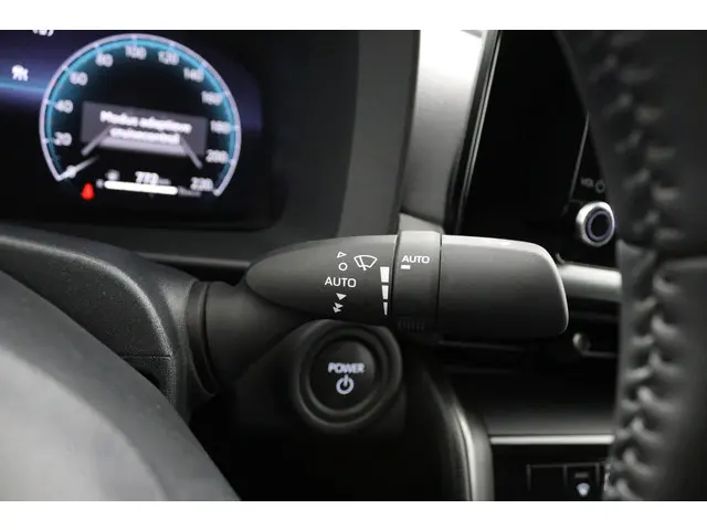Toyota C-HR 1.8 Hybrid 140 Dynamic 2024 Hybride Benzine 31