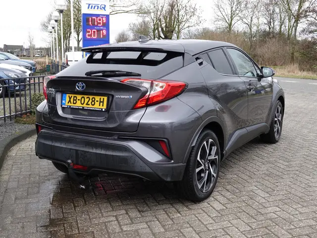 Toyota C-HR 1.8 Hybrid Dynamic 2018 Hybride Benzine 3