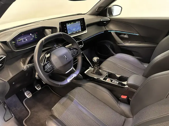 Peugeot 2008 1.2 PureTech 130 GT 2023 Benzine 17