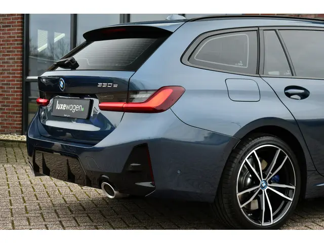 BMW 3 Serie Touring 330e M-Sport 2025 Hybride Benzine 22