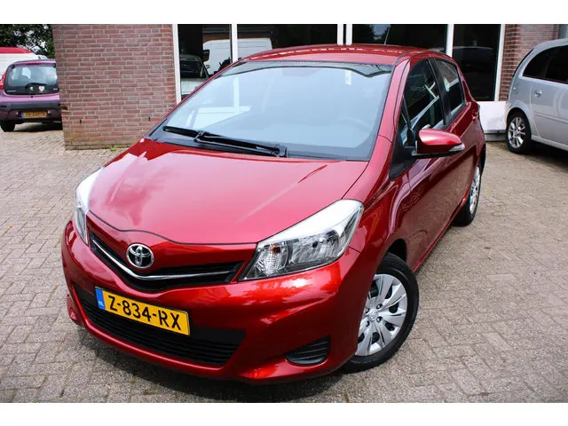 Toyota Yaris 1.3 2013 Benzine