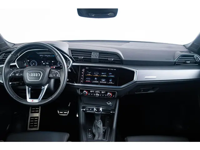 Audi Q3 45 TFSI e S edition 2022 Hybride Benzine 3