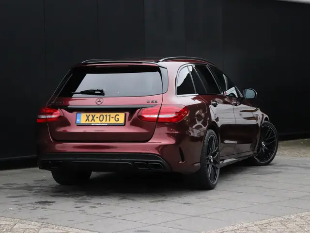 Mercedes-Benz C-Klasse Estate AMG 63 2018 Benzine 3