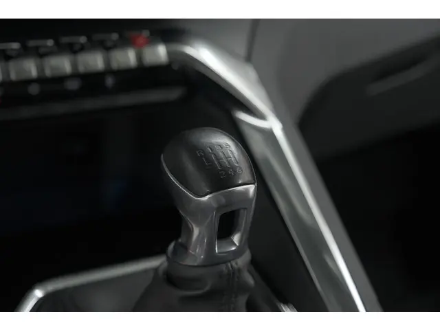 Peugeot 3008 PureTech 130 Allure 2021 Benzine 43