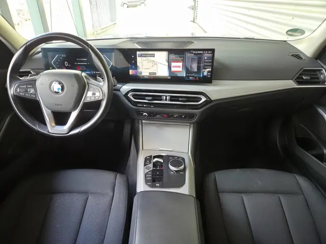 BMW 3 Serie Touring 318i 2023 Benzine 3