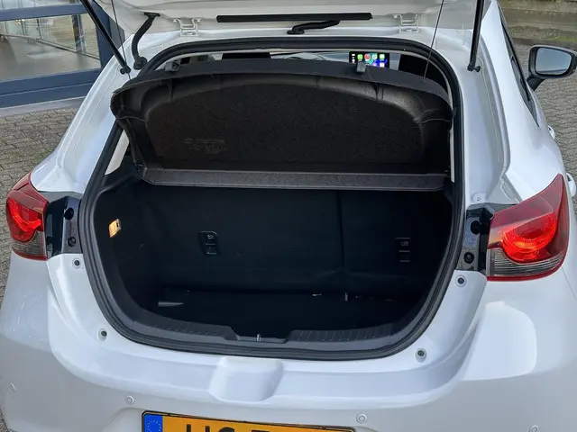 Mazda 2 1.5 Skyactiv-G Luxury 2023 Benzine 34