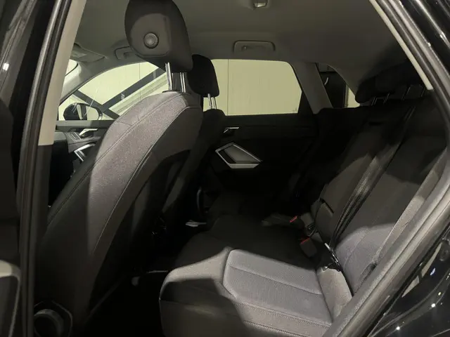 Audi Q3 45 TFSI e Business 2022 Hybride Benzine 11